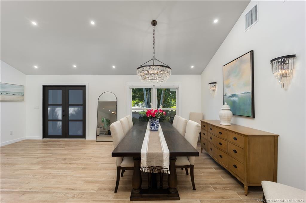 10 Ridgeland Drive