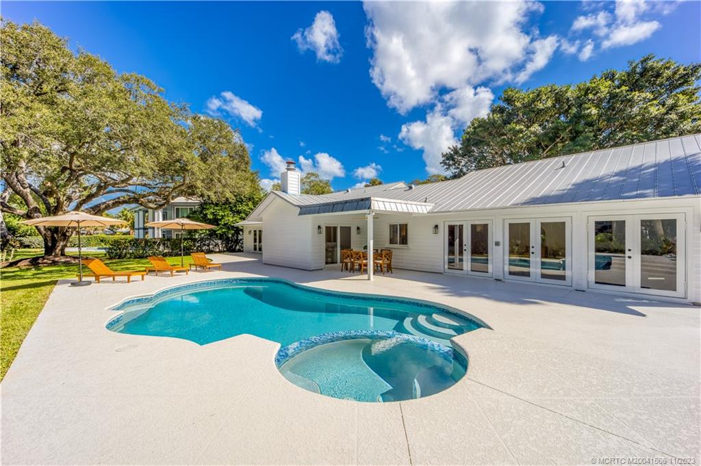 10 Ridgeland Drive