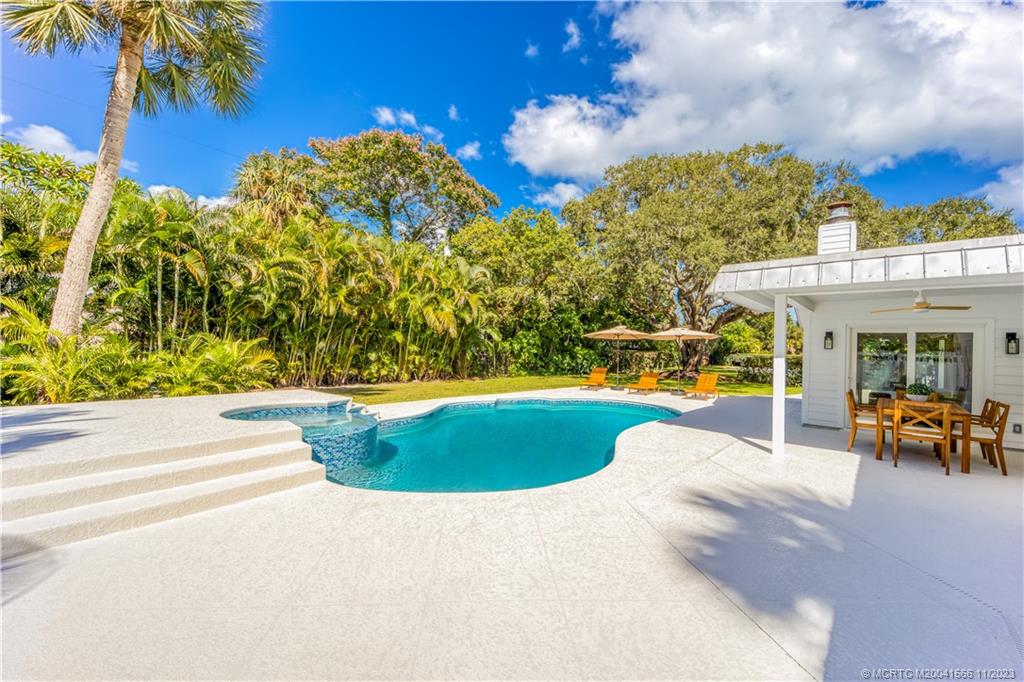 10 Ridgeland Drive