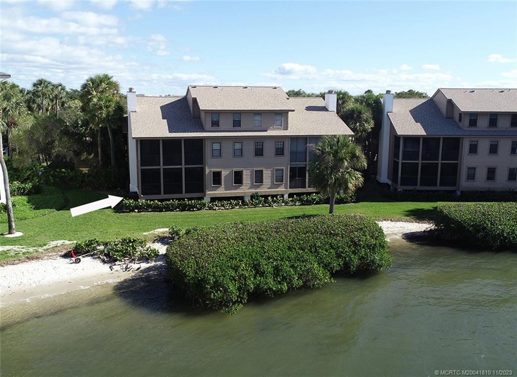 318 NE Edgewater Drive