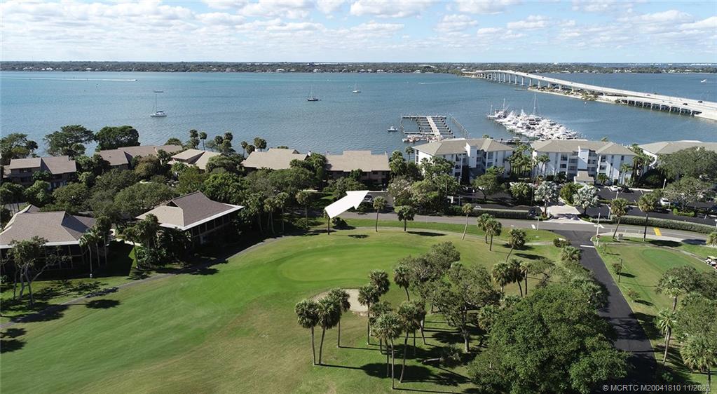 318 NE Edgewater Drive