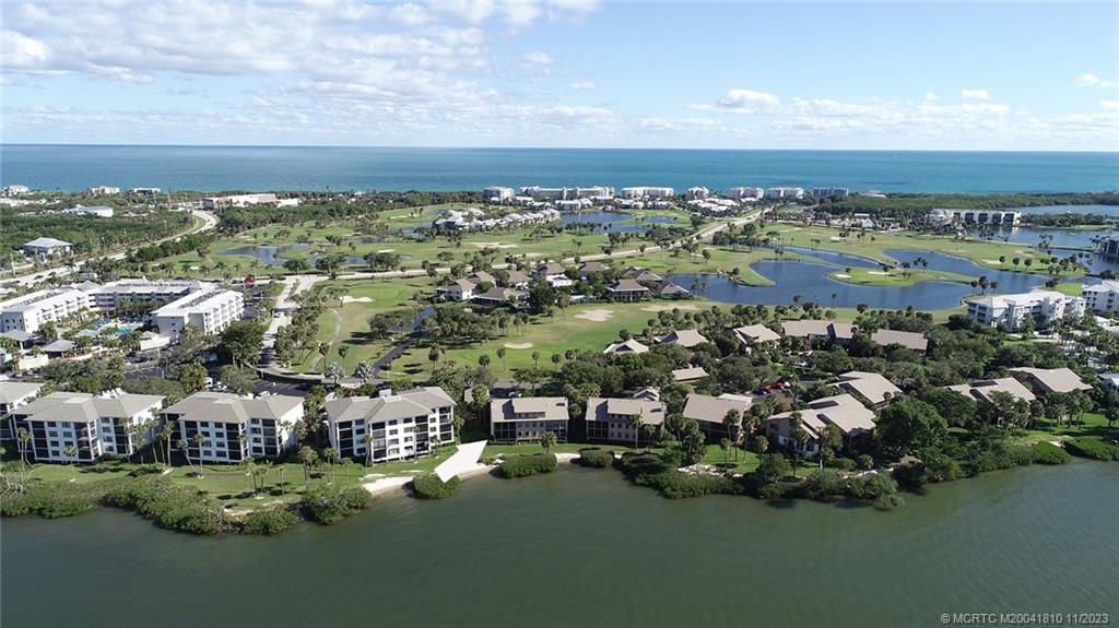 318 NE Edgewater Drive