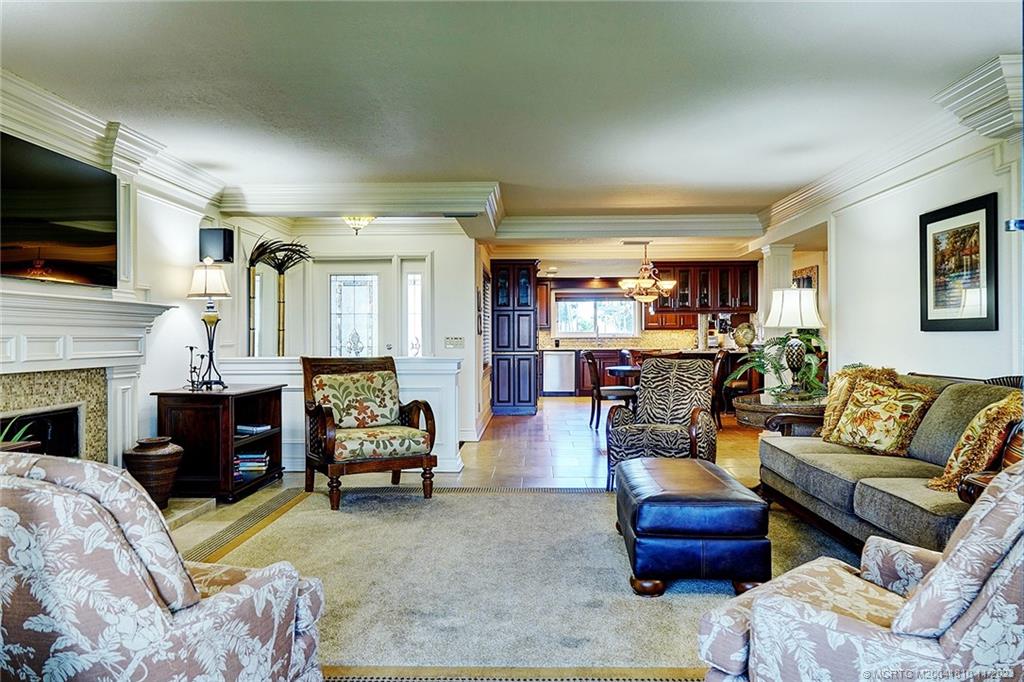 318 NE Edgewater Drive