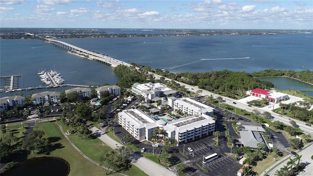 318 NE Edgewater Drive