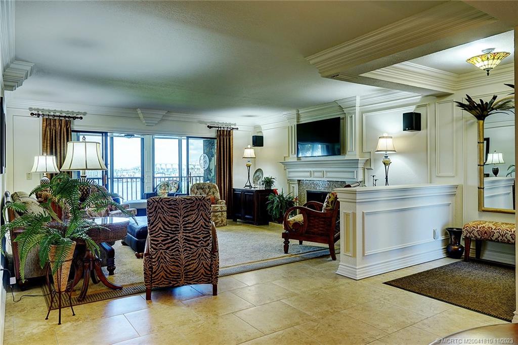 318 NE Edgewater Drive