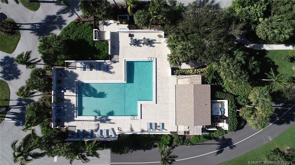 318 NE Edgewater Drive