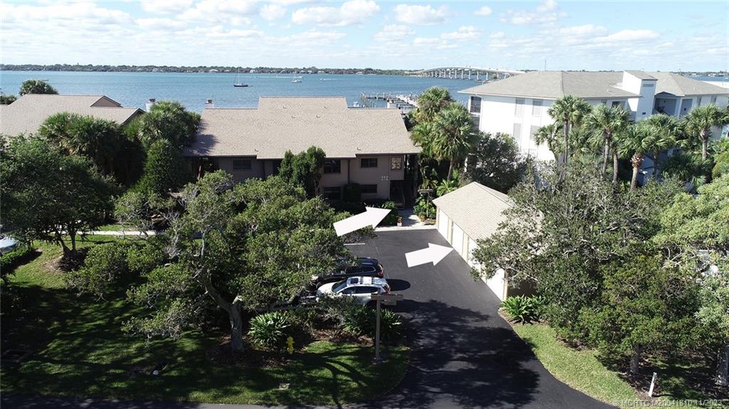 318 NE Edgewater Drive
