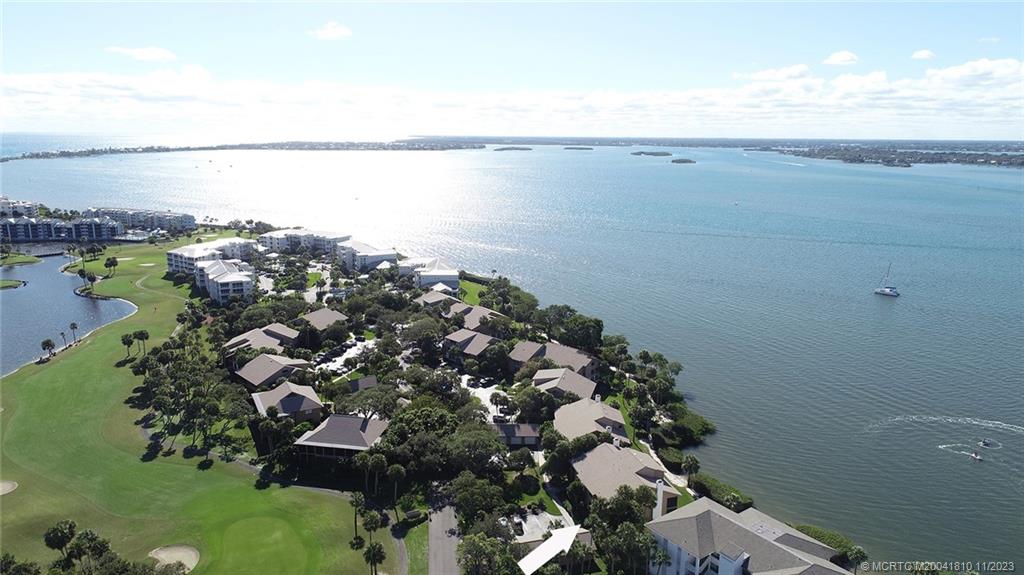 318 NE Edgewater Drive