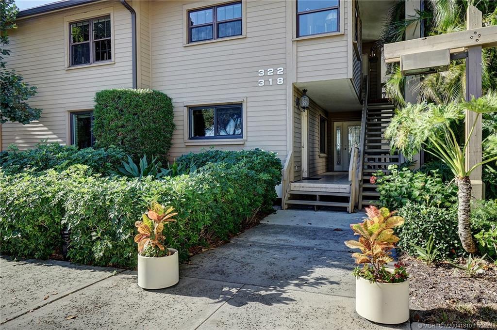 318 NE Edgewater Drive