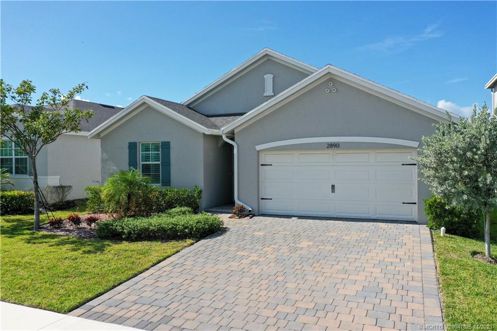 2890 NE Breezeway Circle