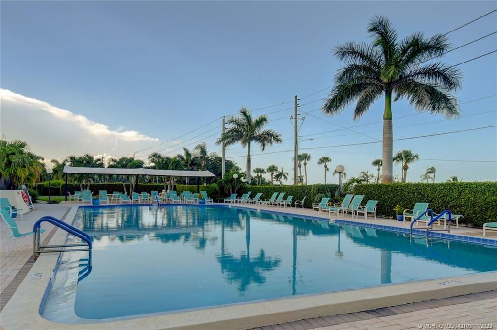 1800 SE Saint Lucie Blvd 3-305