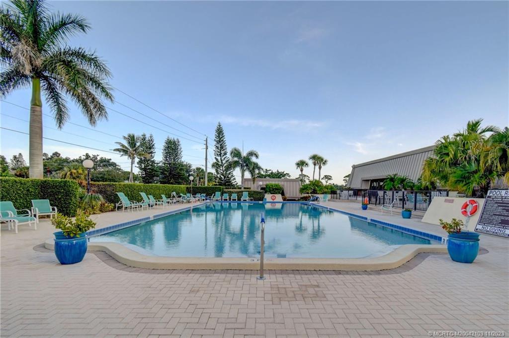 1800 SE Saint Lucie Blvd 3-305