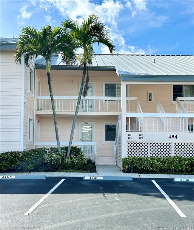 484 NE Plantation Road 4102