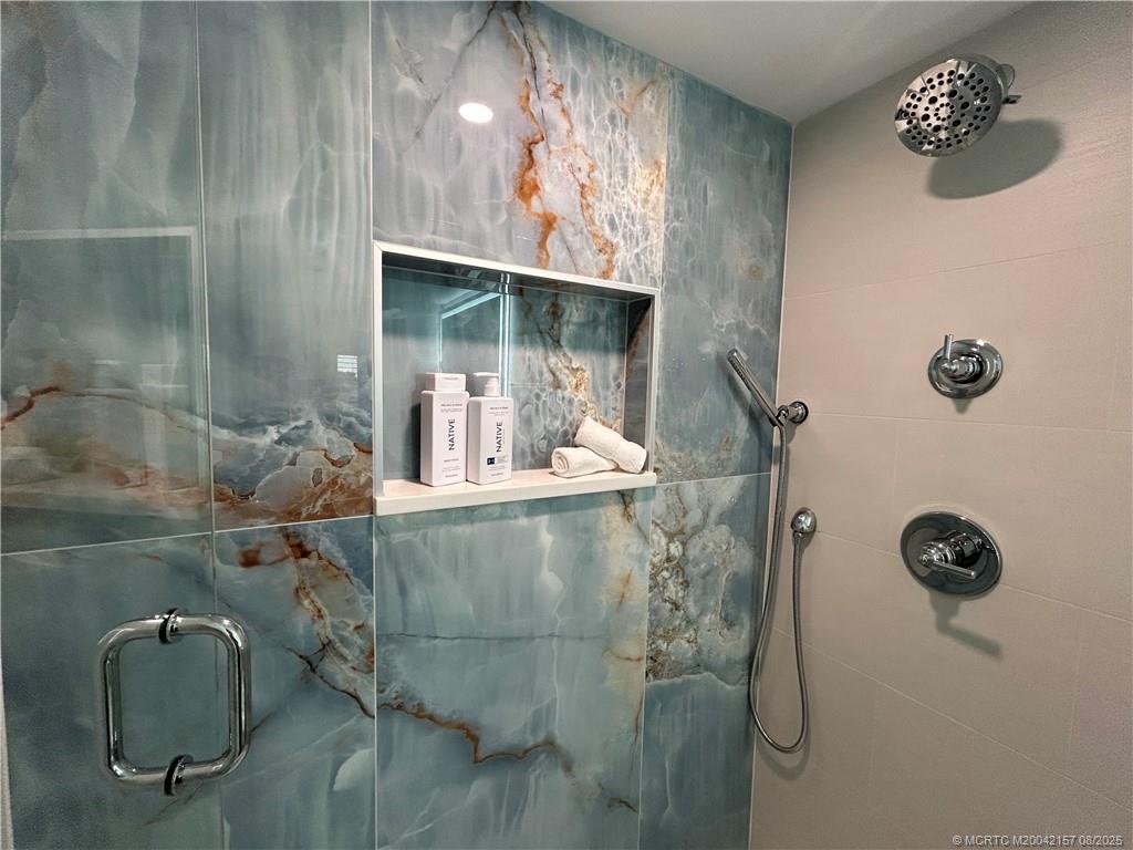 484 NE Plantation Road 4102