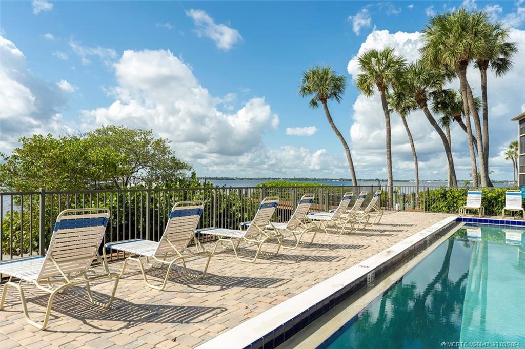 4540 NE Sandpebble Trace 304
