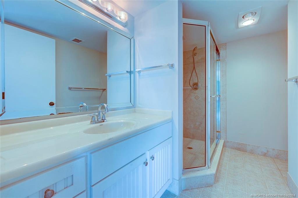 4540 NE Sandpebble Trace 304