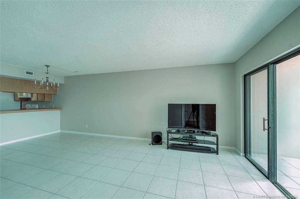 4540 NE Sandpebble Trace 304