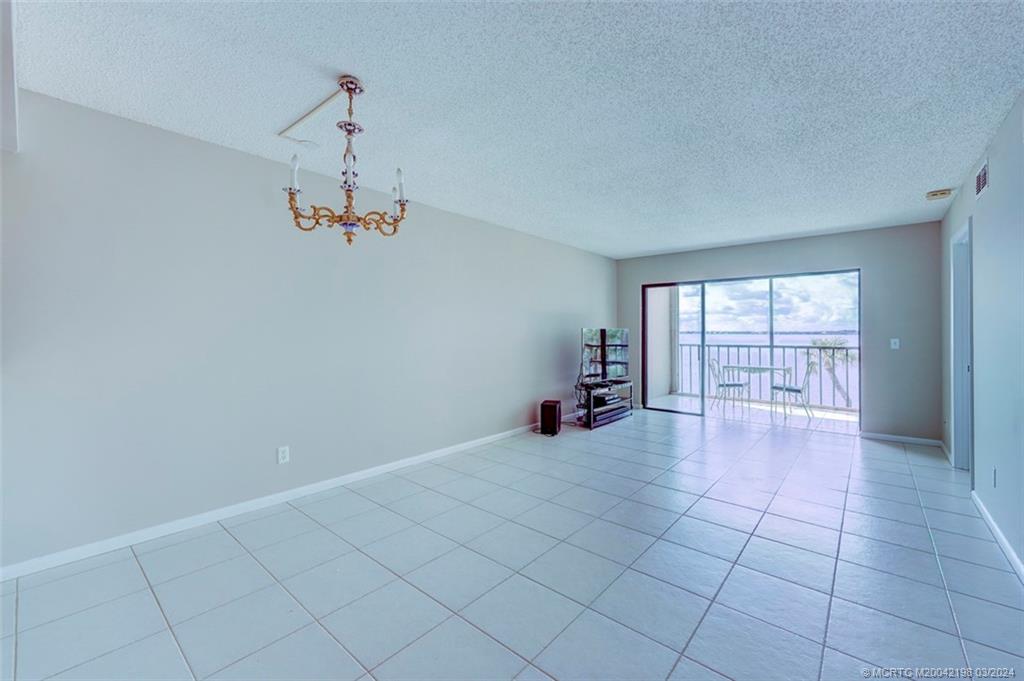 4540 NE Sandpebble Trace 304