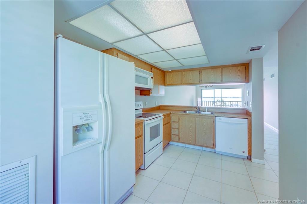 4540 NE Sandpebble Trace 304