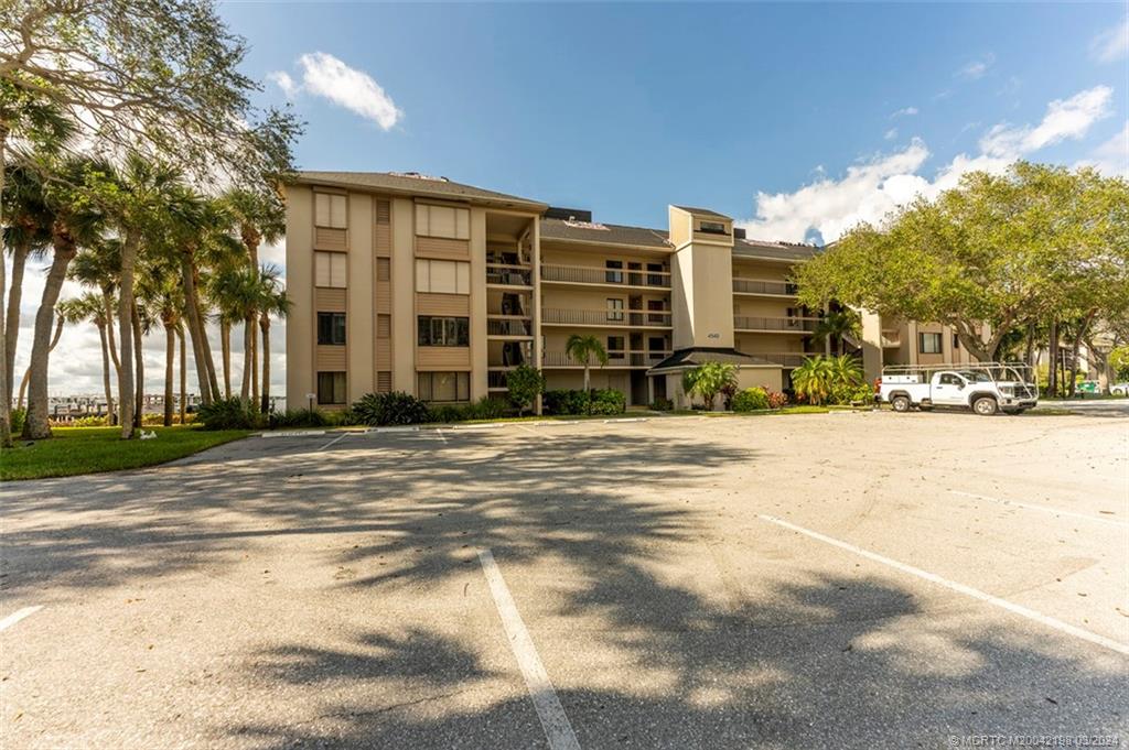 4540 NE Sandpebble Trace 304