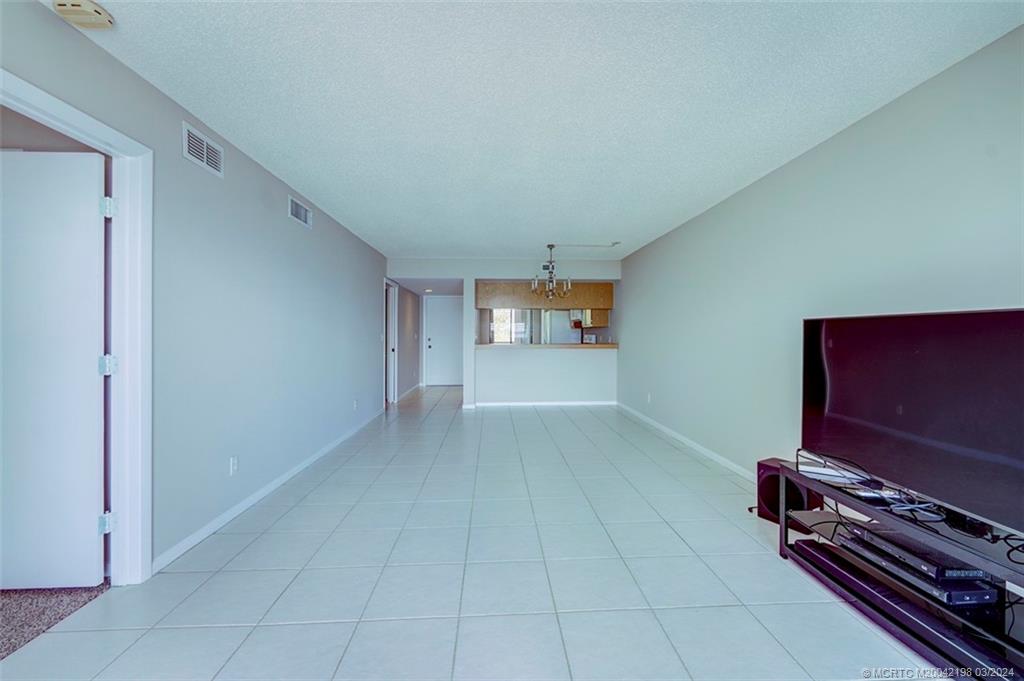 4540 NE Sandpebble Trace 304