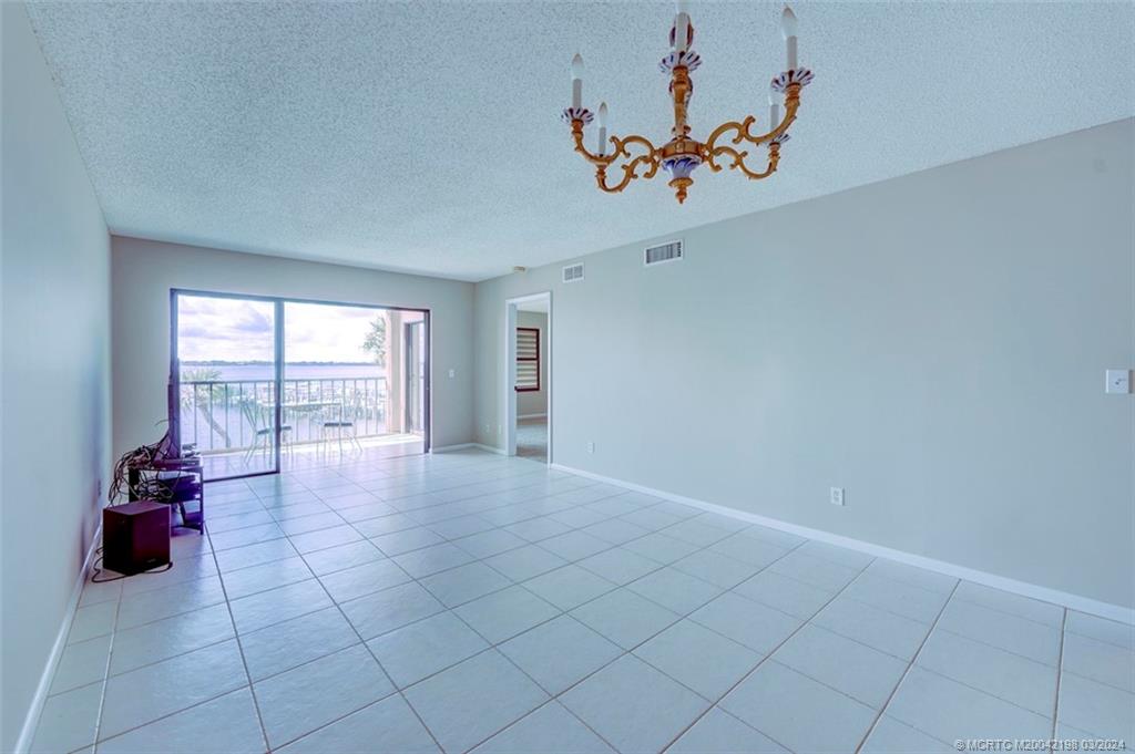4540 NE Sandpebble Trace 304