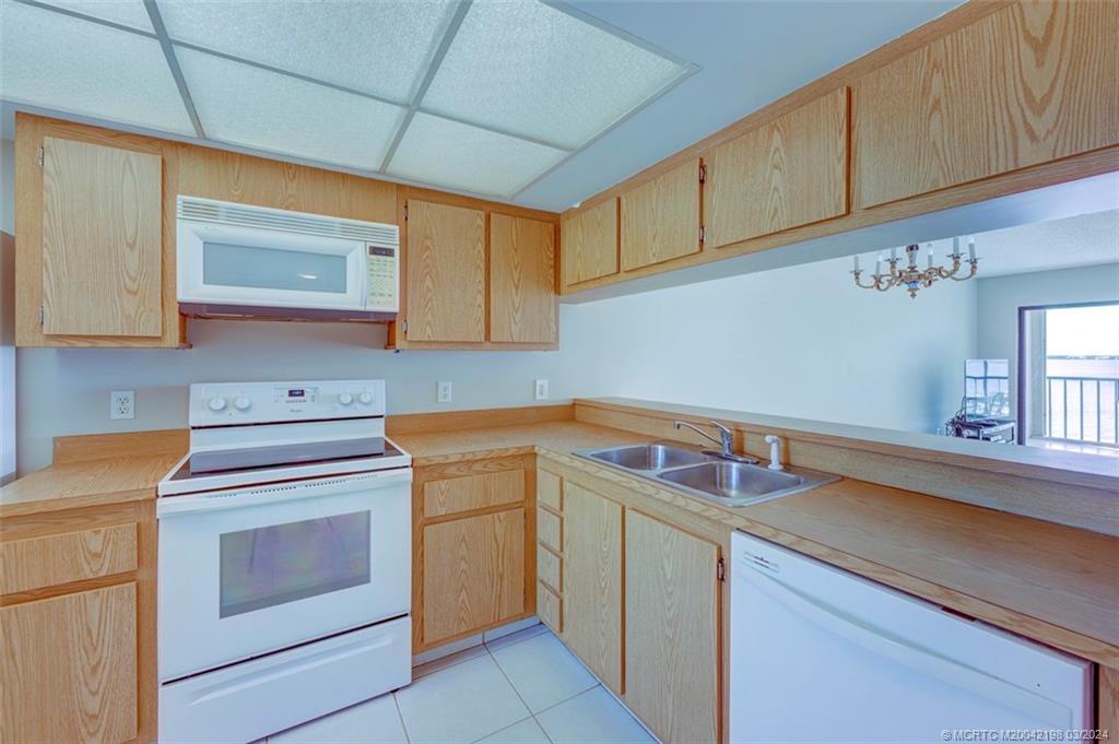 4540 NE Sandpebble Trace 304