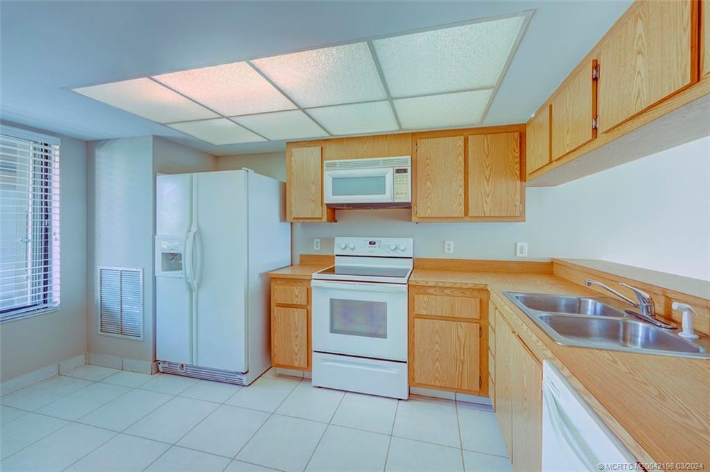 4540 NE Sandpebble Trace 304