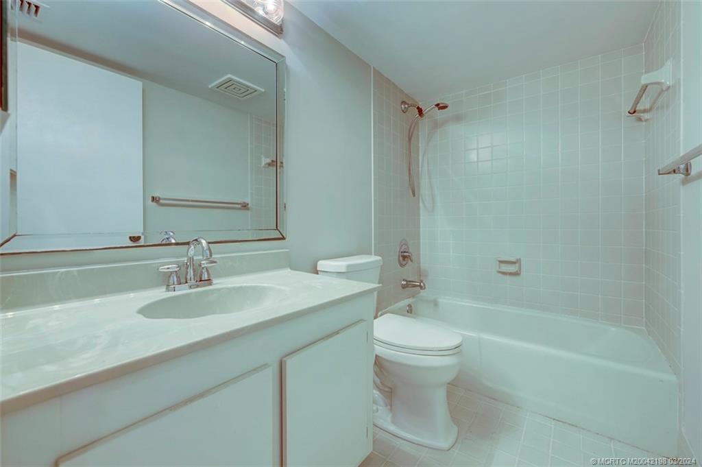 4540 NE Sandpebble Trace 304