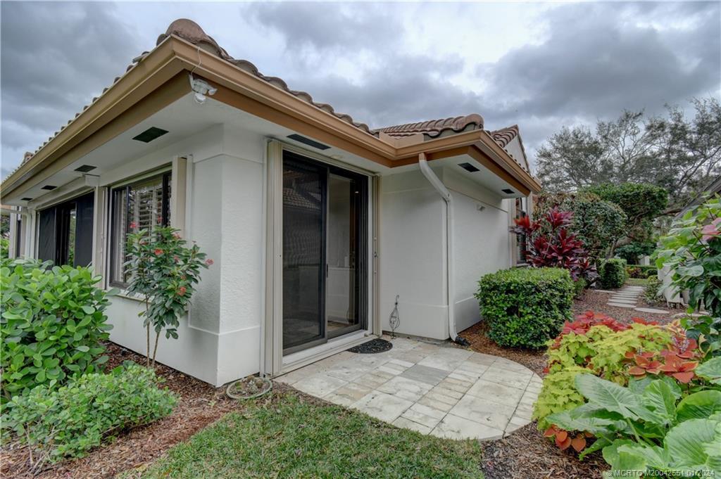 3290 SE Cambridge Drive