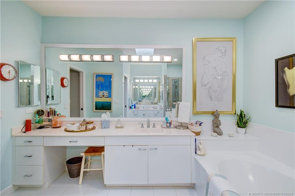 3290 SE Cambridge Drive