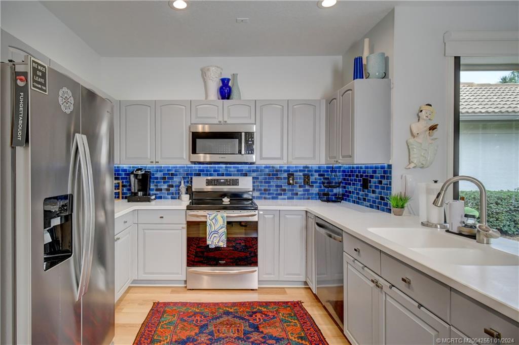 3290 SE Cambridge Drive