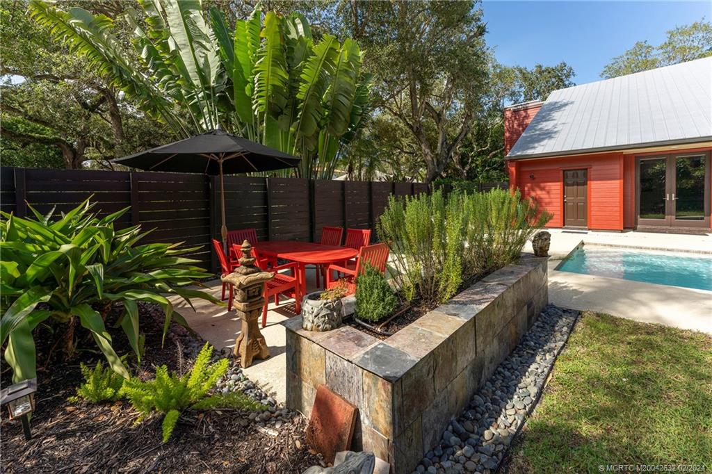 132 S River Road