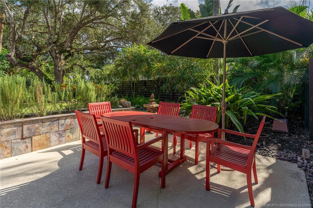 132 S River Road