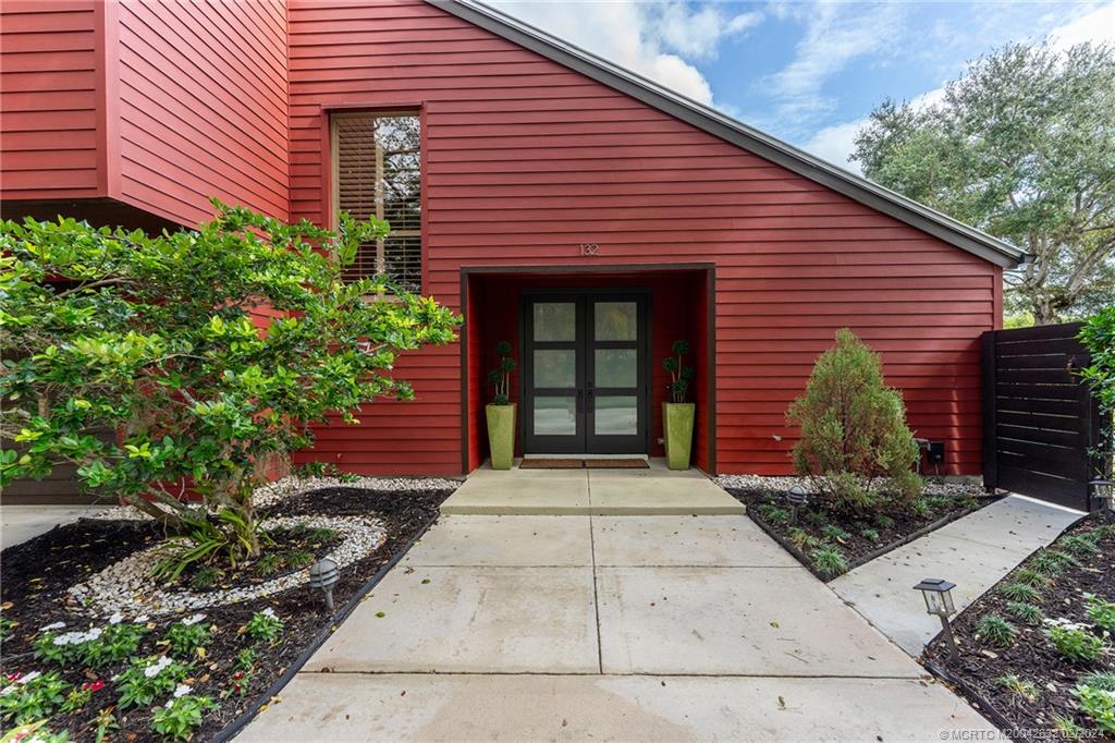 132 S River Road