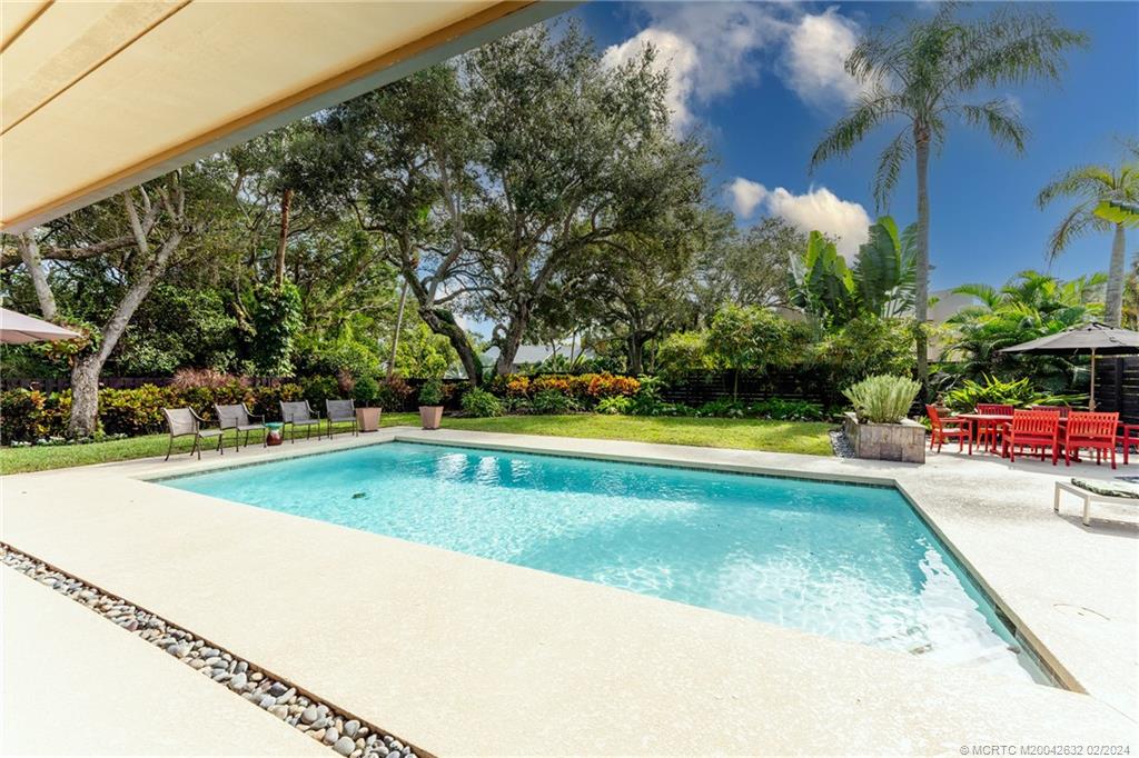 132 S River Road