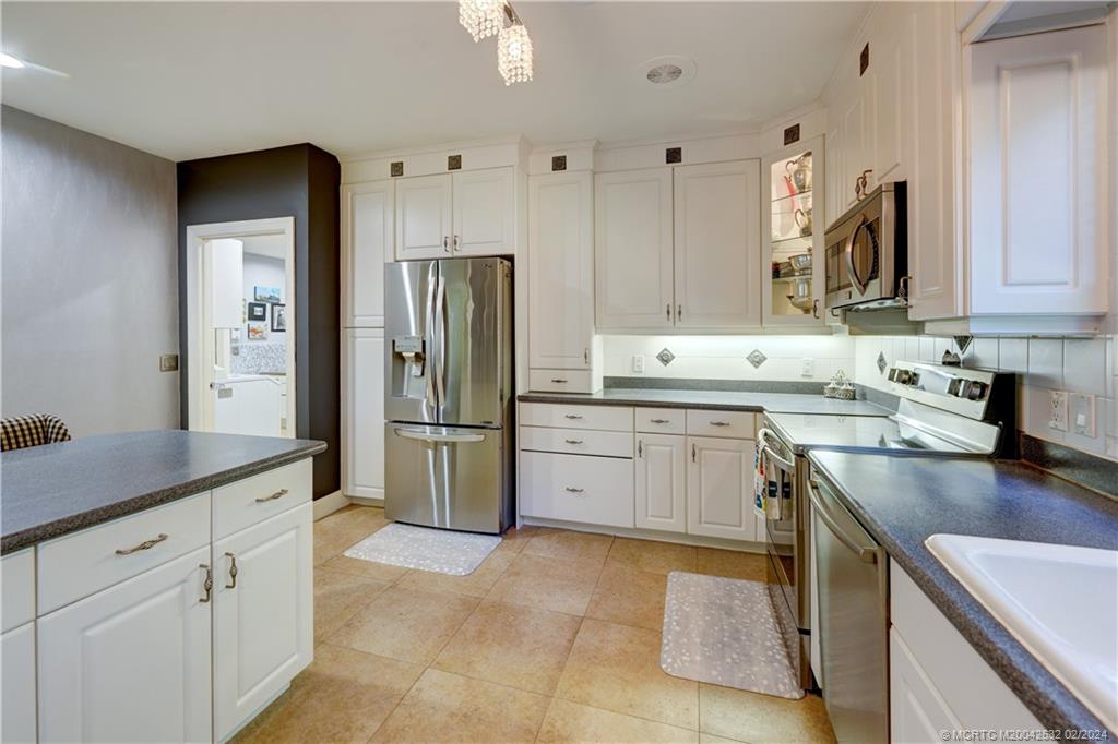 132 S River Road