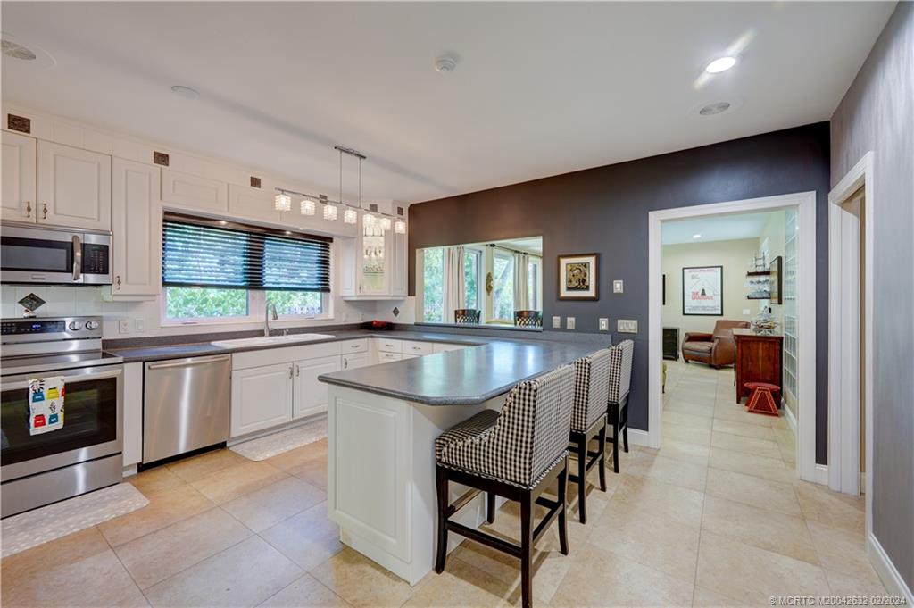 132 S River Road