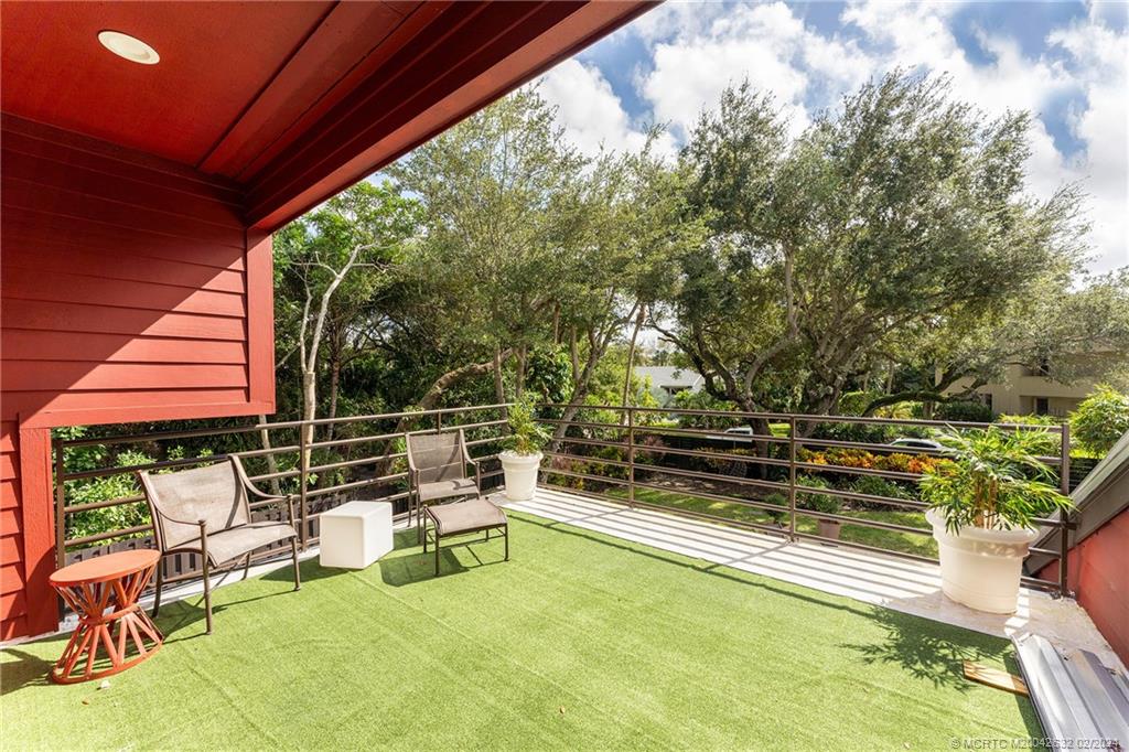 132 S River Road