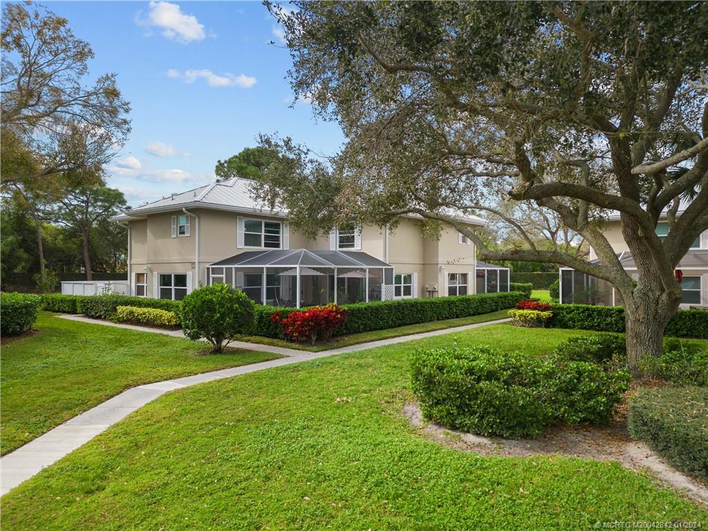 2853 SW Lakemont Place