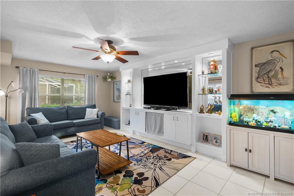 2853 SW Lakemont Place