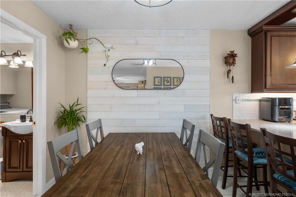 2853 SW Lakemont Place