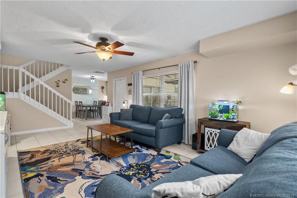 2853 SW Lakemont Place