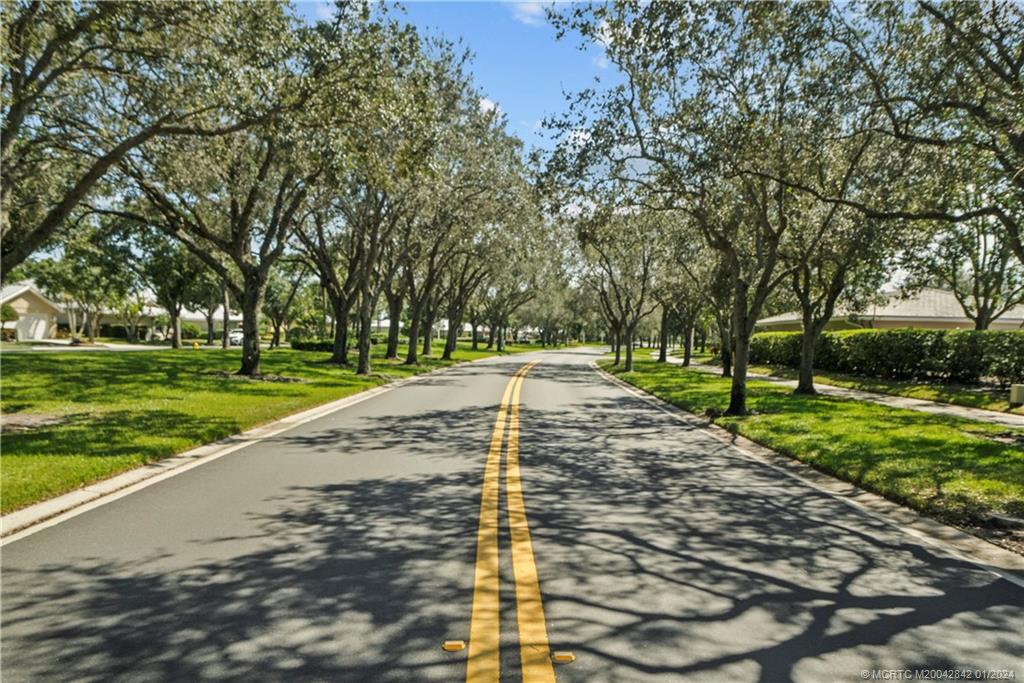 2853 SW Lakemont Place