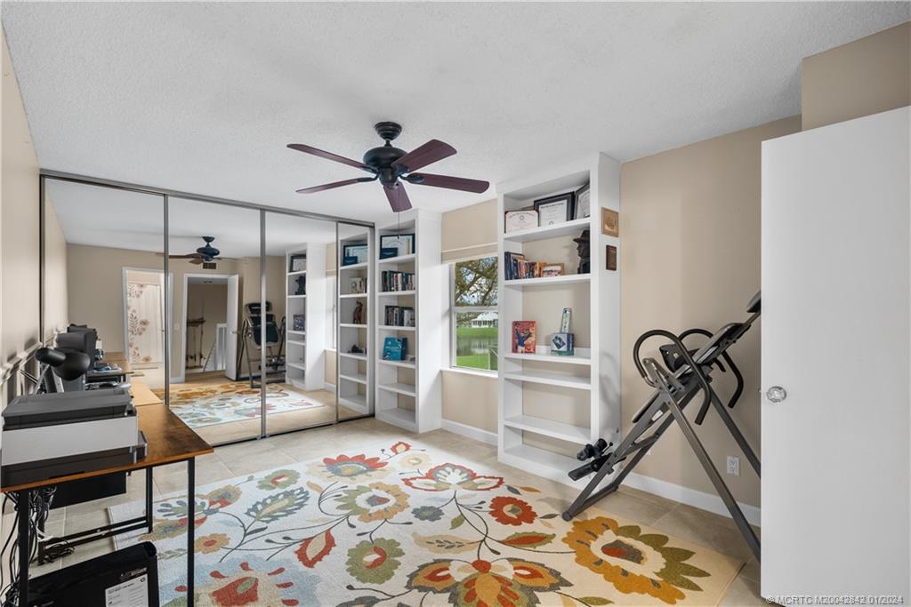 2853 SW Lakemont Place