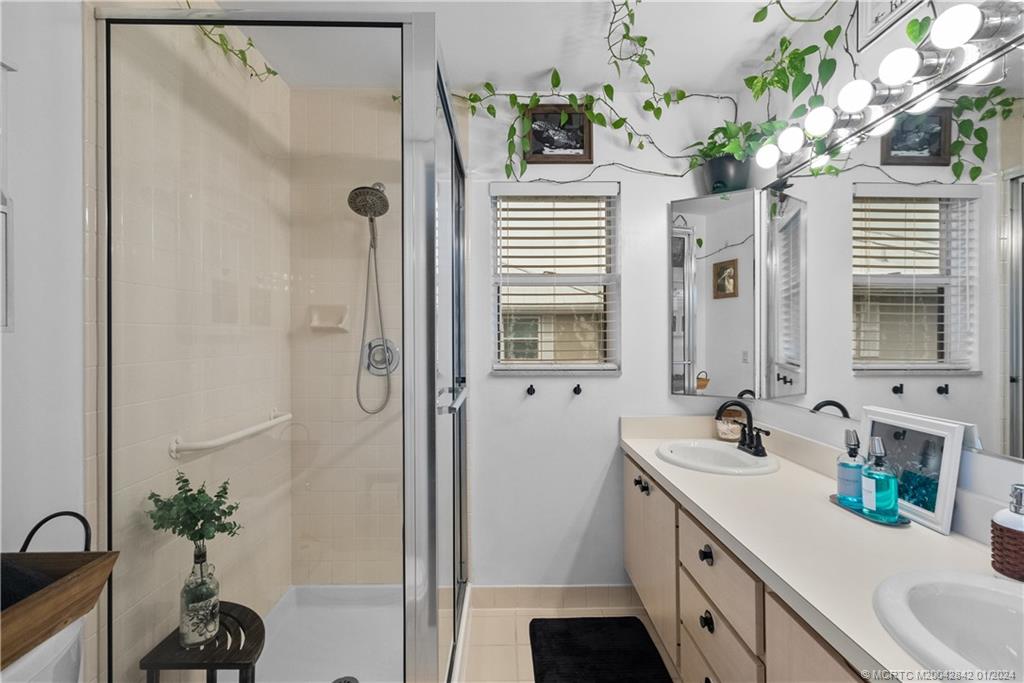 2853 SW Lakemont Place