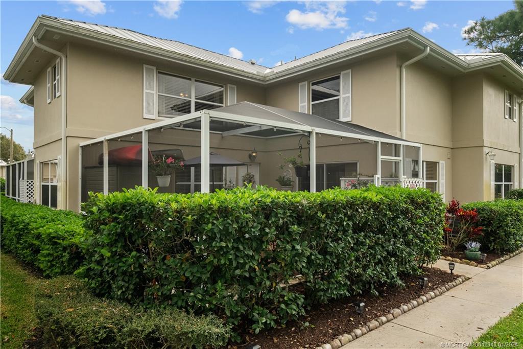 2853 SW Lakemont Place