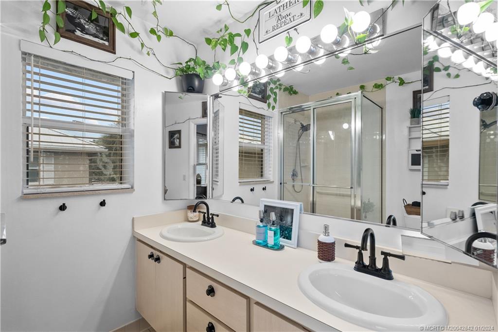 2853 SW Lakemont Place