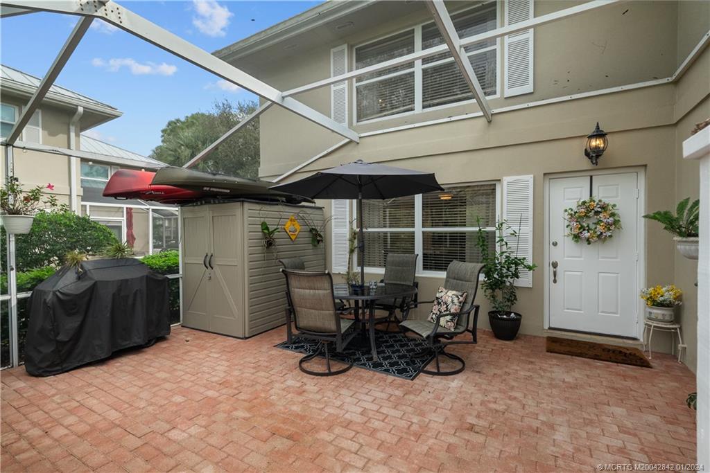 2853 SW Lakemont Place