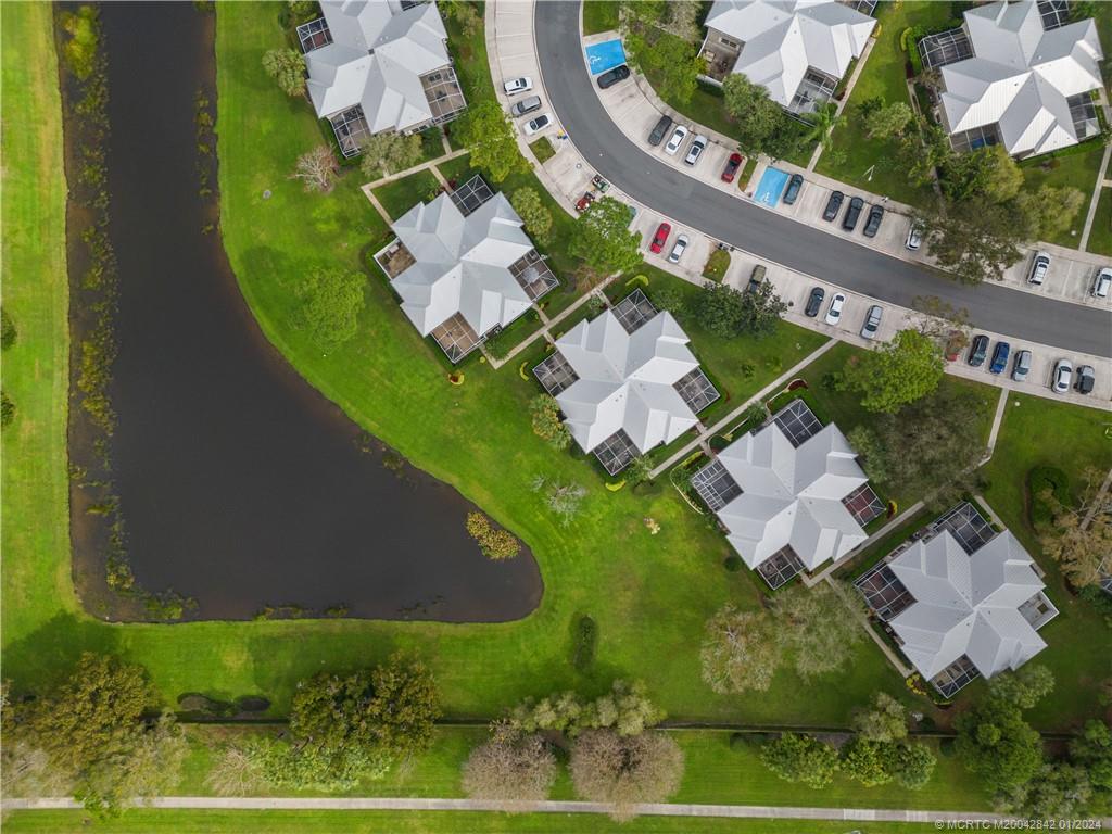 2853 SW Lakemont Place